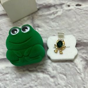 Green jeweled frog pin in Google eye frog box